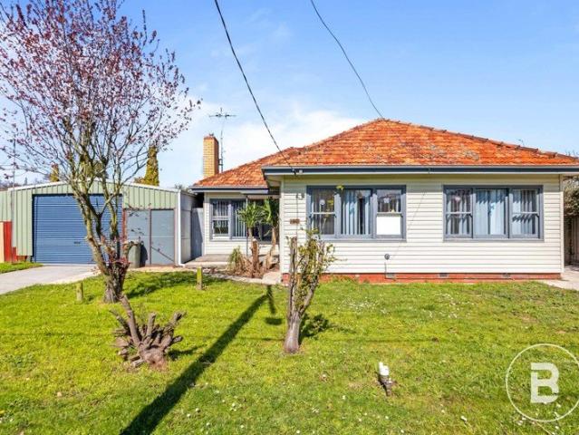THREE BEDROOM ACROSS FROM VIC PARK WITH SHEDDING