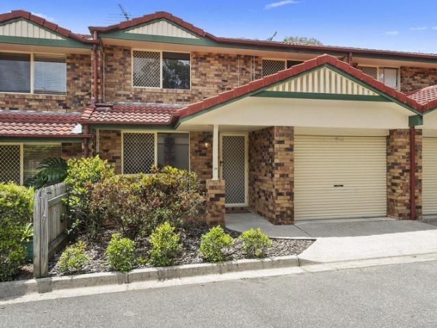 Three bedroom Air Conditioned Town House with Swimming Pool