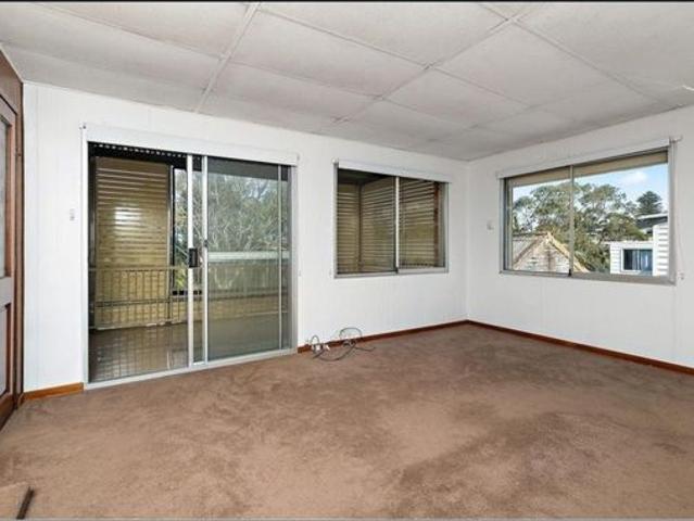 Three bedroom air conditioned family home