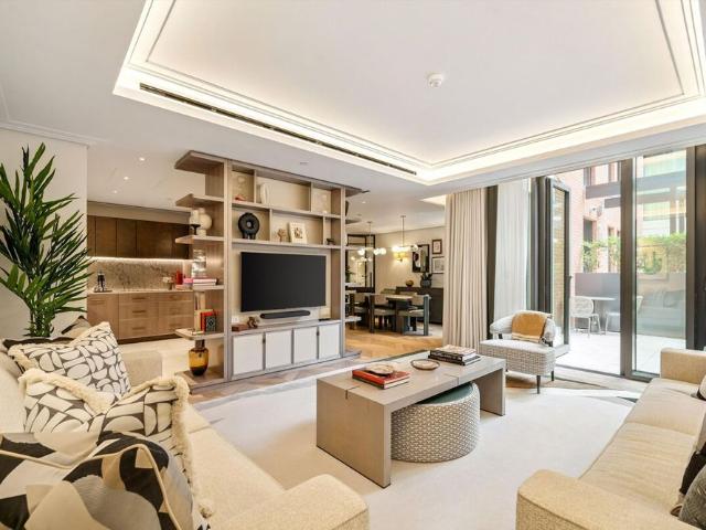 Three bedroom apartment to rent in Knightsbridge SW3