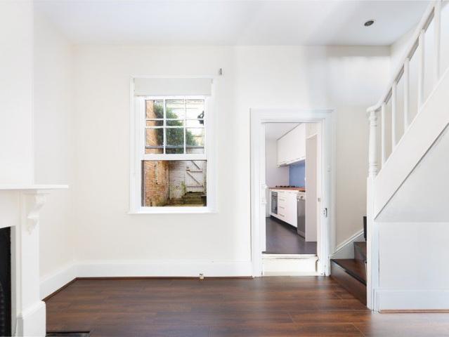 Three bedroom apartment, wide city views