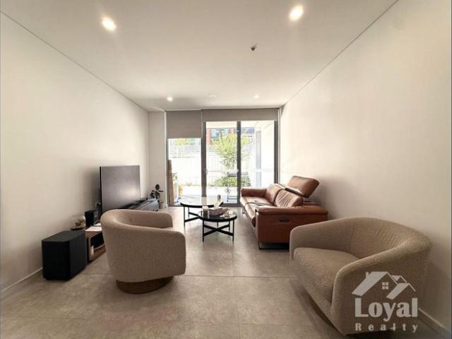 Three Bedroom Apartment with Courtyards