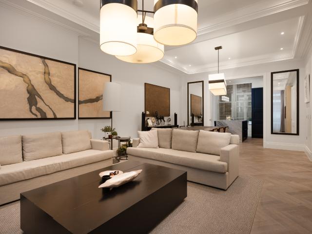 Three Bedroom Apartment with Residents’ Amenities beside St James’s Park