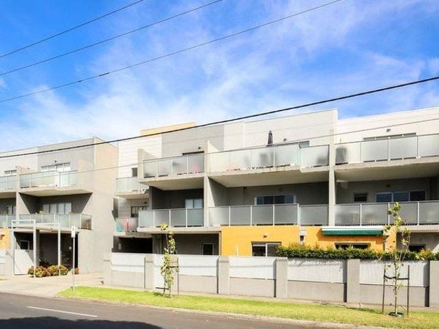 Three Bedroom apartment close to everything!