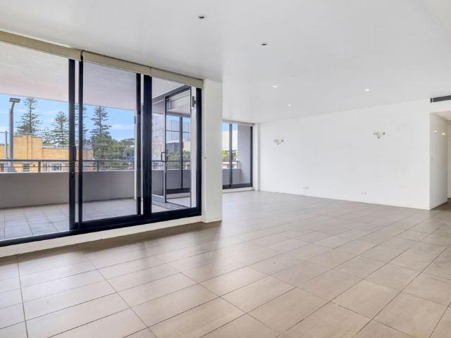 Three Bedroom Apartment in the Heart of Port CBD