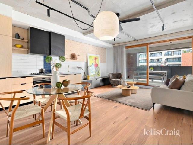 Three Bedroom Apartment in Brunswick