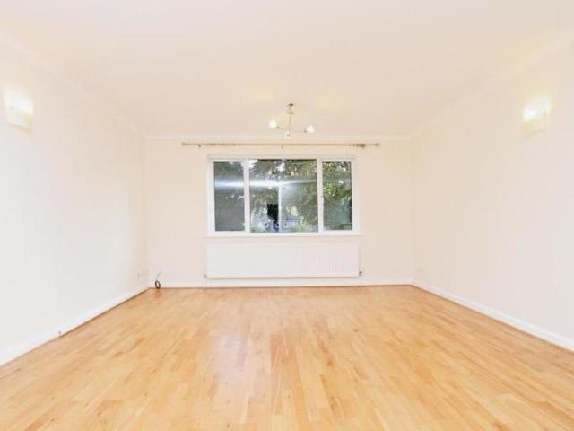 Three bedroom apartment on the ground floor. Allocated parking, SHARERS CONSIDERED! Available now and unfurnished!