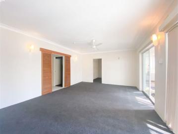 Three Bedroom Apartment Opposite the Beach