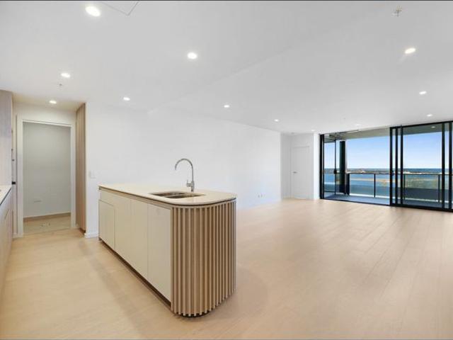 Three Bedroom Apartment Stunning Broadwater Views