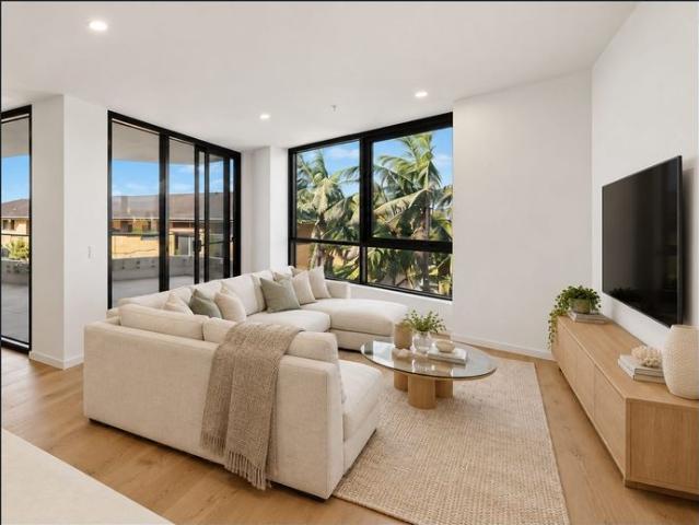 Three bedroom contemporary apartment  CBD opulence