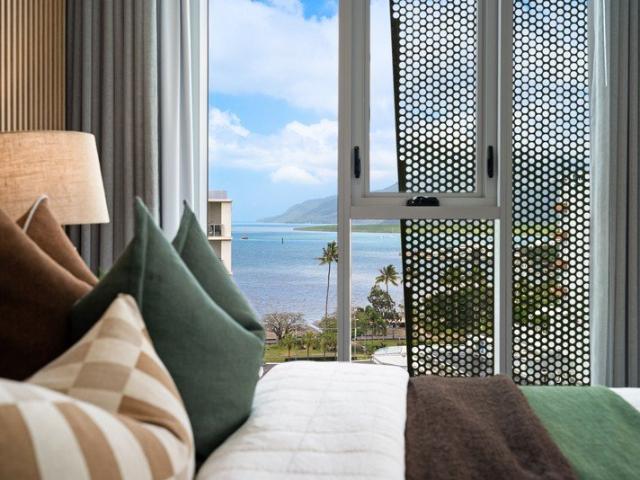 Three bedroom corner residences | Sweeping water views