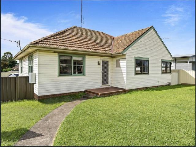 Three Bedroom Cottage Close To Town