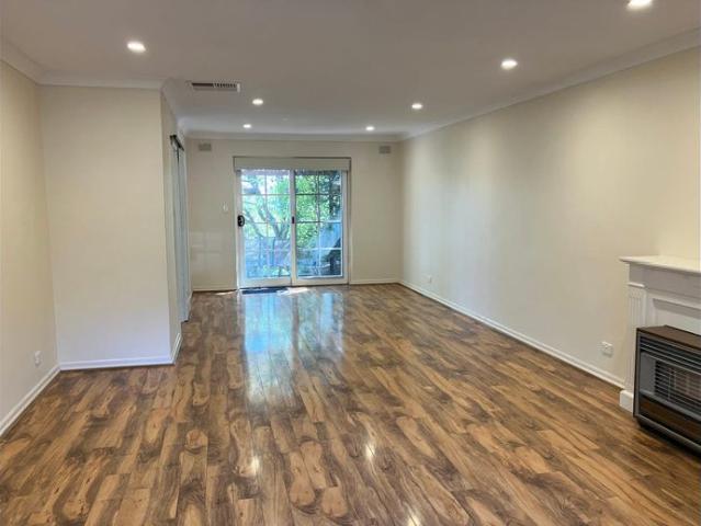 Three Bedroom Duplex In Tree Lined Avenue