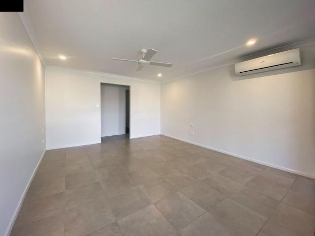 Three Bedroom Duplex In Family Friendly Cul de sac