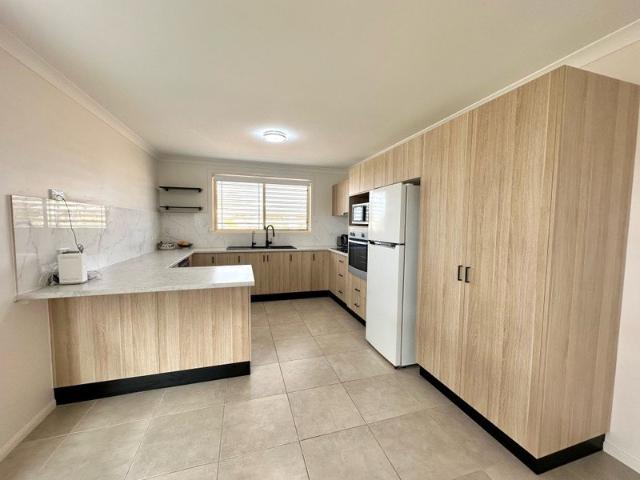 Three Bedroom Duplex In Family Friendly Cul de sac