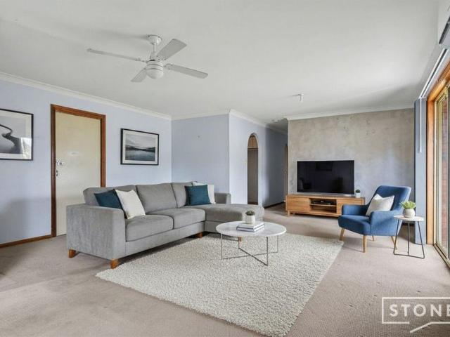 THREE BEDROOM DUPLEX IN GREAT LOCATION