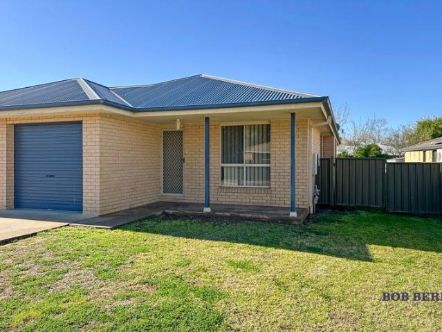 Three Bedroom Duplex Near Orana Mall