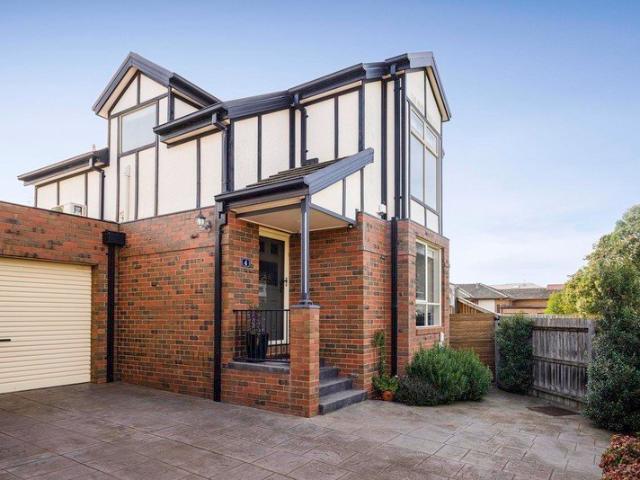 Three bedroom ease across two levels
