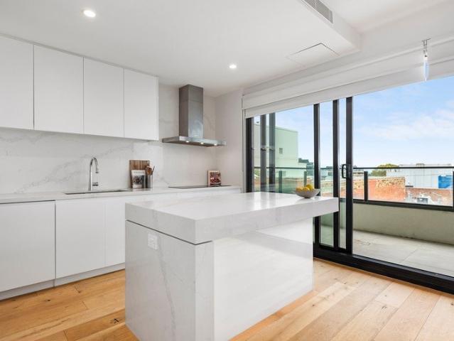 Three Bedroom Elegance Steps from the Foreshore