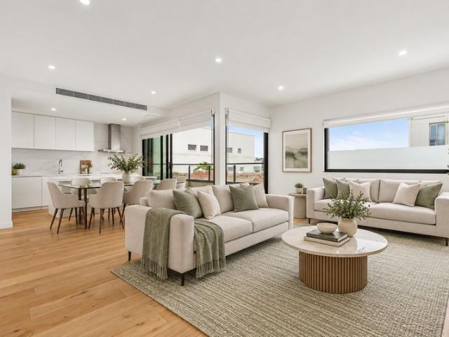 Three Bedroom Elegance Steps from the Foreshore