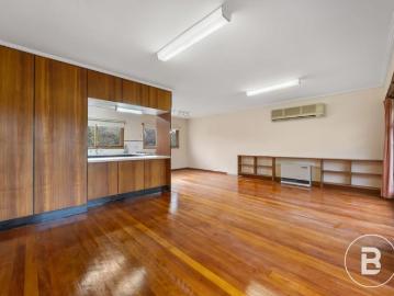 THREE BEDROOM FAMILY DWELLING CLOSE TO CBD WITH A VIEW