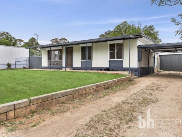 Three bedroom family home out of town in Loxton North
