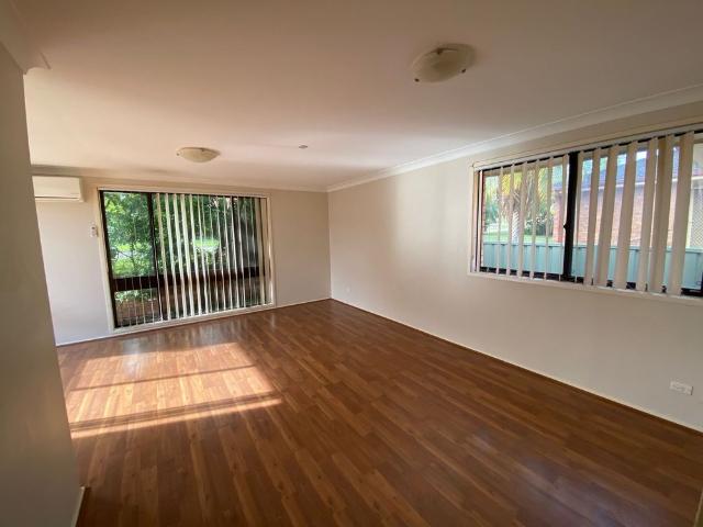Three Bedroom Family Home Close to Shops and Lake