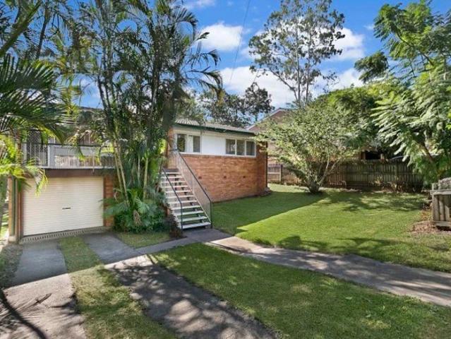 Three bedroom family home close to the Sherwood Arboretum and Brisbane River! Rent increases to $795pw from 3rd December