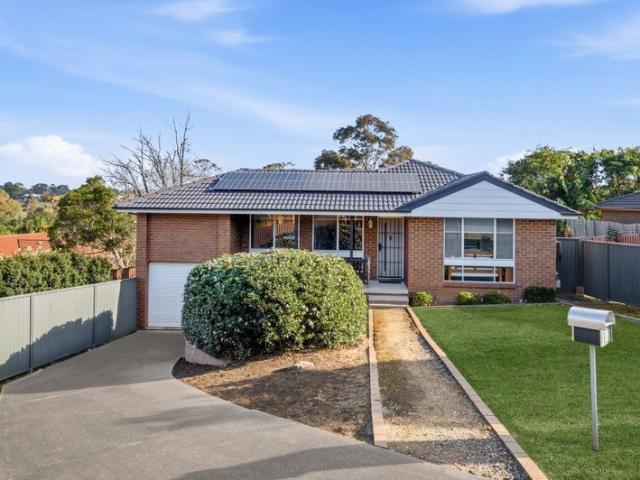 THREE BEDROOM FAMILY HOME IN A QUIET CUL DE SAC
