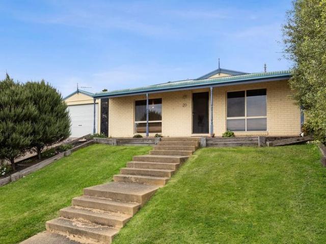 THREE BEDROOM FAMILY HOME IN COURT LOCATION