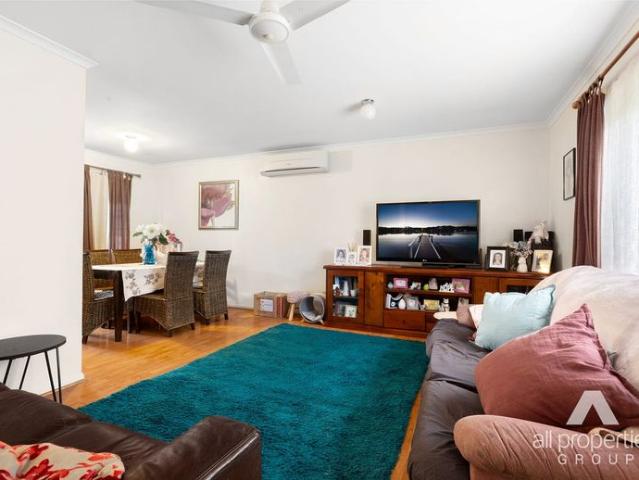 THREE BEDROOM FAMILY HOME IN CRESTMEAD