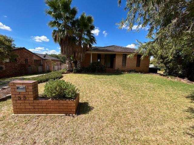 Three Bedroom Family Home in East Parkes!