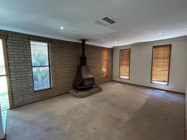 Three Bedroom Family Home in East Parkes!