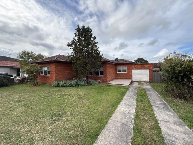 Three Bedroom Family Home In Quiet Cul De Sac Location!