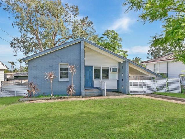 Three Bedroom Family Home In School Catchment!
