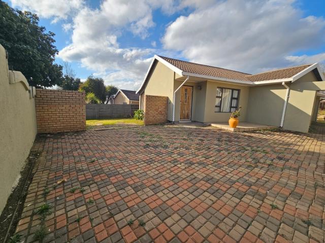 Three Bedroom Family Home to Rent in Esther Park