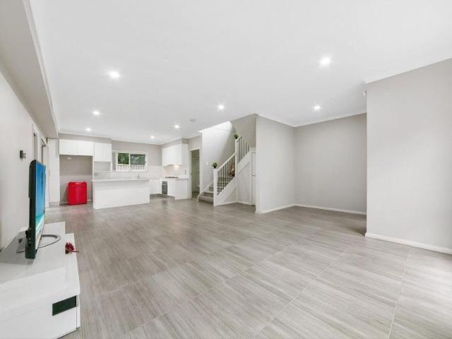 Three Bedroom Family Home Walking Distance to Schofields Public School!