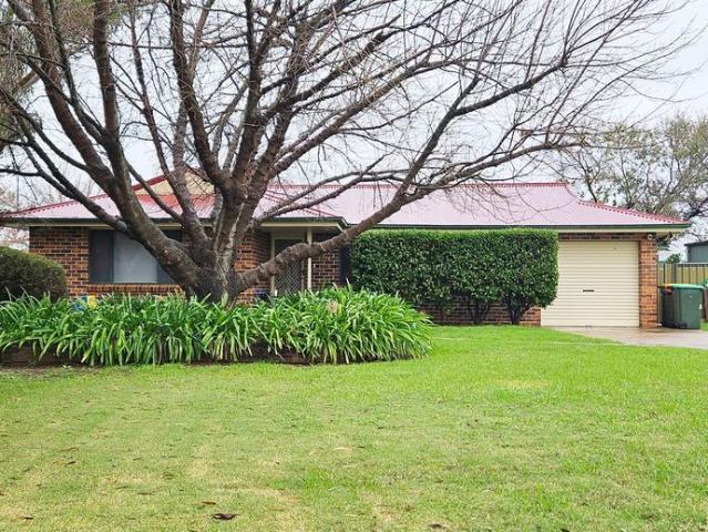 THREE BEDROOM FAMILY HOME WITH DETACHED SHED