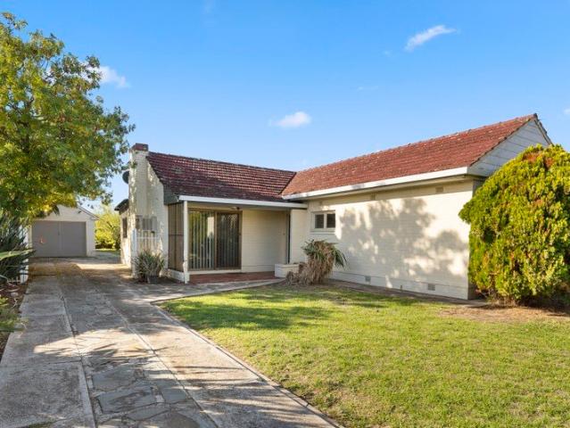 Three Bedroom Family Home with Huge Yard & Workshop