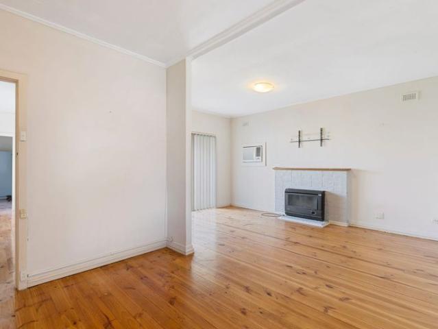 Three Bedroom Family Home with Huge Yard & Workshop