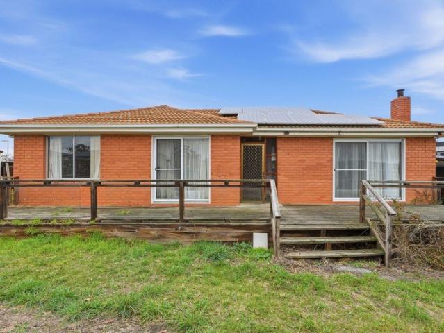 Three Bedroom Family Home with Large Garage