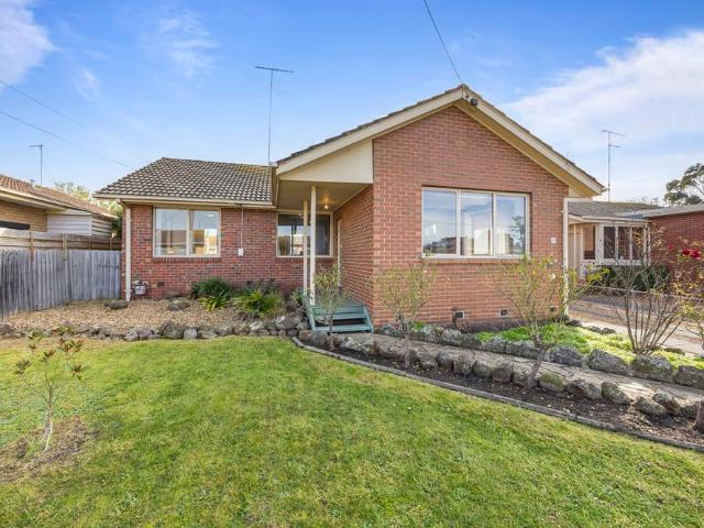 THREE BEDROOM FAMILY HOME WITH LARGE SHED