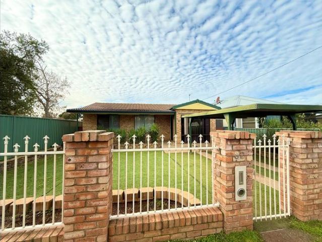 Three bedroom family home with separate flat/studio