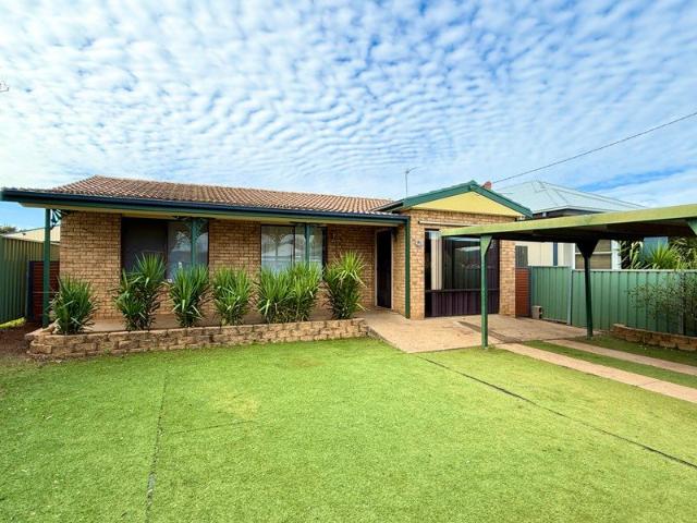 Three bedroom family home with separate flat/studio