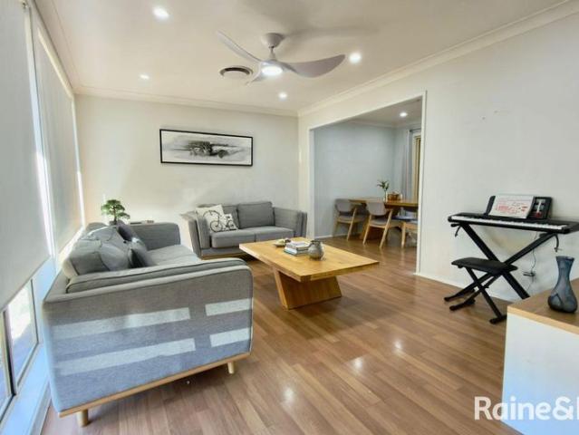 THREE BEDROOM FAMILY HOME WITH SWIMMING POOL!