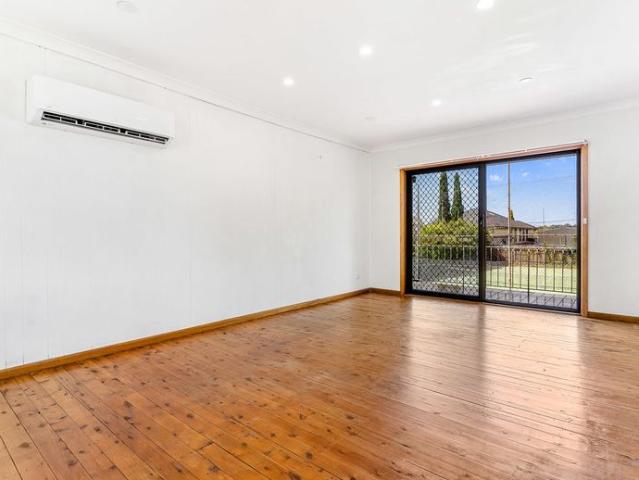 Three bedroom family home with tennis court