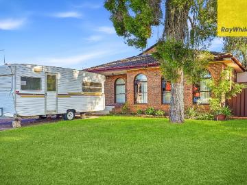 Three Bedroom Family Living in an Unbeatable Location!