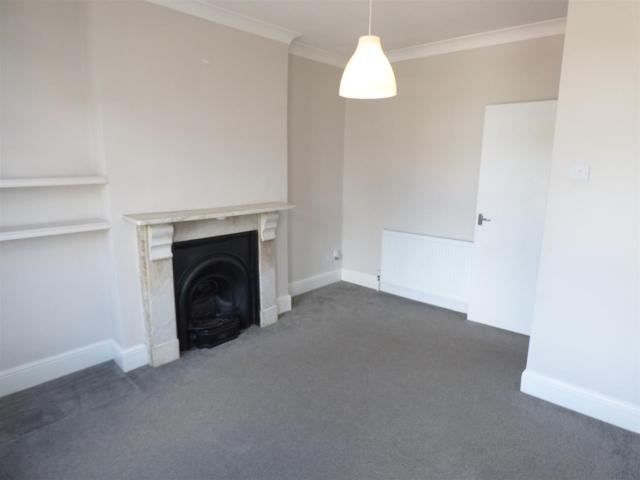 Three bedroom flat in Alma Road Ideal for students!