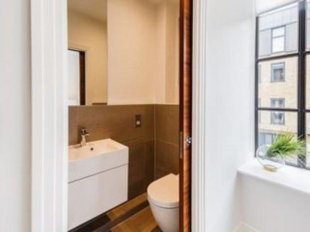 Three Bedroom Flat to rent in London