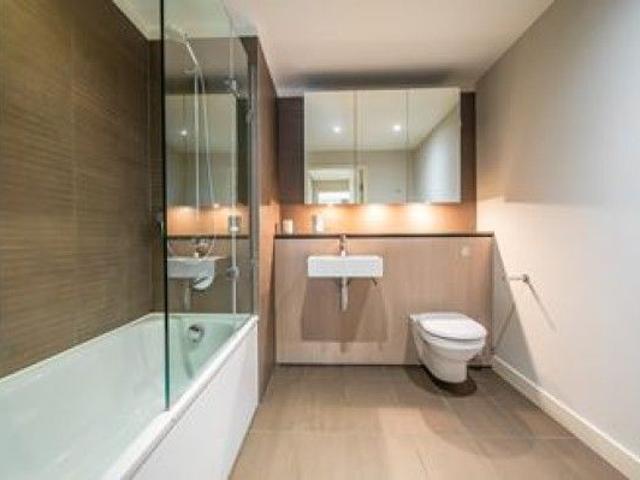 Three Bedroom Flat to rent in London